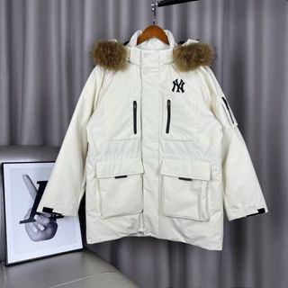(Category: ) located in . Submitted by fashion.luxe (Listing ID 1411691841, Image 1). Description: .