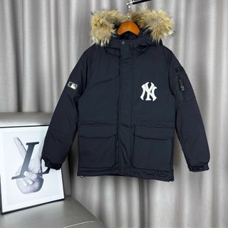 (Category: ) located in . Submitted by fashion.luxe (Listing ID 1411694294, Image 1). Description: .