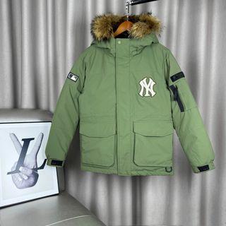 (Category: ) located in . Submitted by fashion.luxe (Listing ID 1411694453, Image 1). Description: .