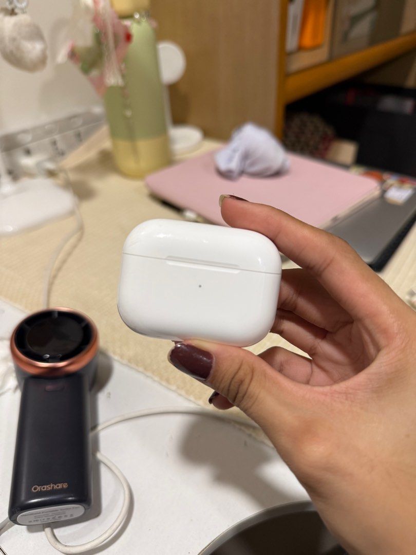 Apple AirPods Pro 2 CASE ONLY (Category: Earphones) located in Hagunoy. Submitted by wfsvw67snb (Listing ID 1411734013, Image 1). Description: - RFS: Lost both of the airpods - Working Well - Apple AirPods Pro 2 2022 CHARGING CASE - White color - Case has indicator light.