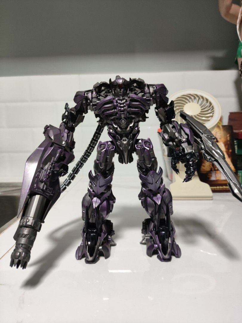 Baiwei TW-1028 Spock Interstellar Pirates Alloy Edition (Category: Figurines & Statues) located in Manila. Submitted by purecat-d482 (Listing ID 1411718410, Image 1). Description: K.O studio series shockwave from transformers:dark of the moon. - Baiwei TW-1028 Spock Interstellar Pirates Alloy Edition - Detailed design with purple and gray color scheme - Includes accessories: large cannon and blade - Box included Back in box never transform almost