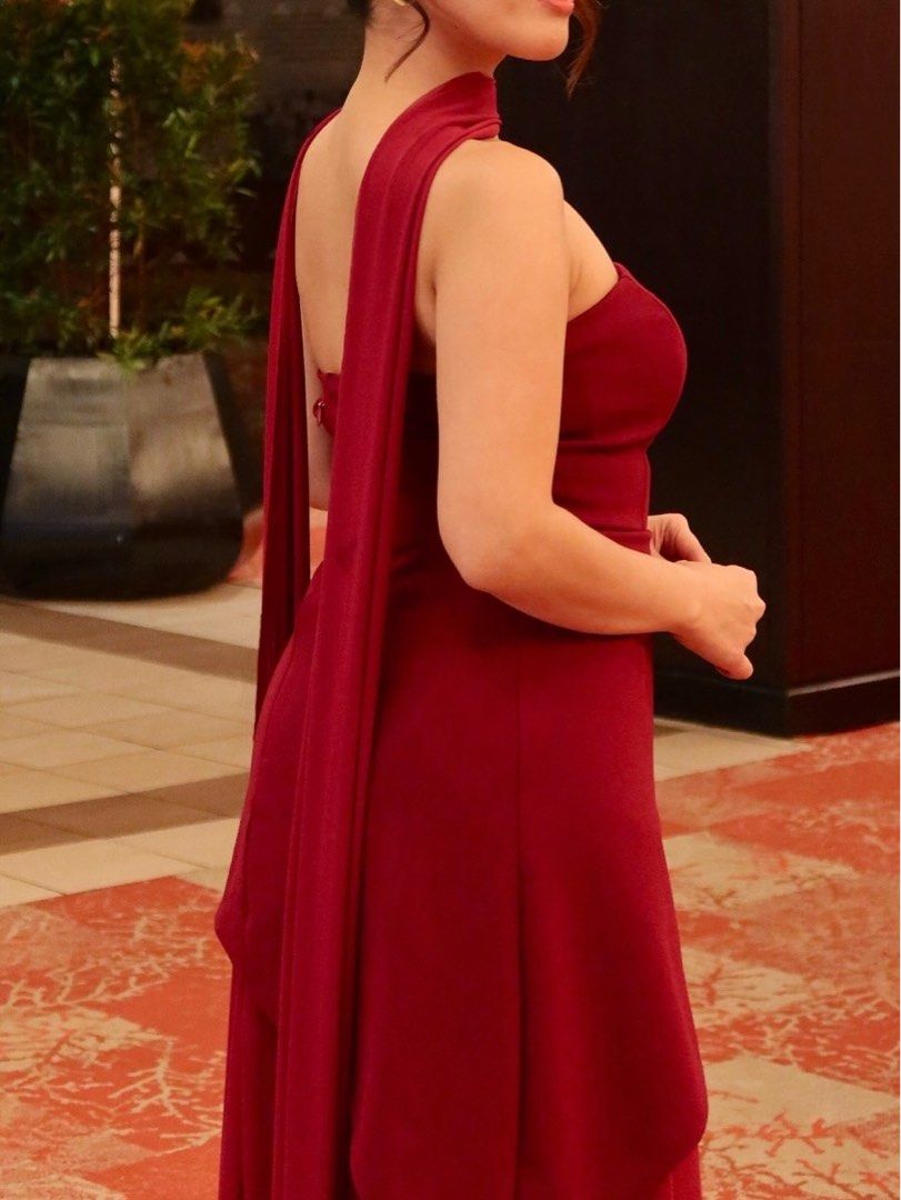 Burgundy Long evening dress (Category: Evening dresses & gowns) located in Cavite. Submitted by macsb (Listing ID 1411618085, Image 3). Description: For Rent: 1K plus SF Loc: Dasma Cavite Fits XS to Medium.