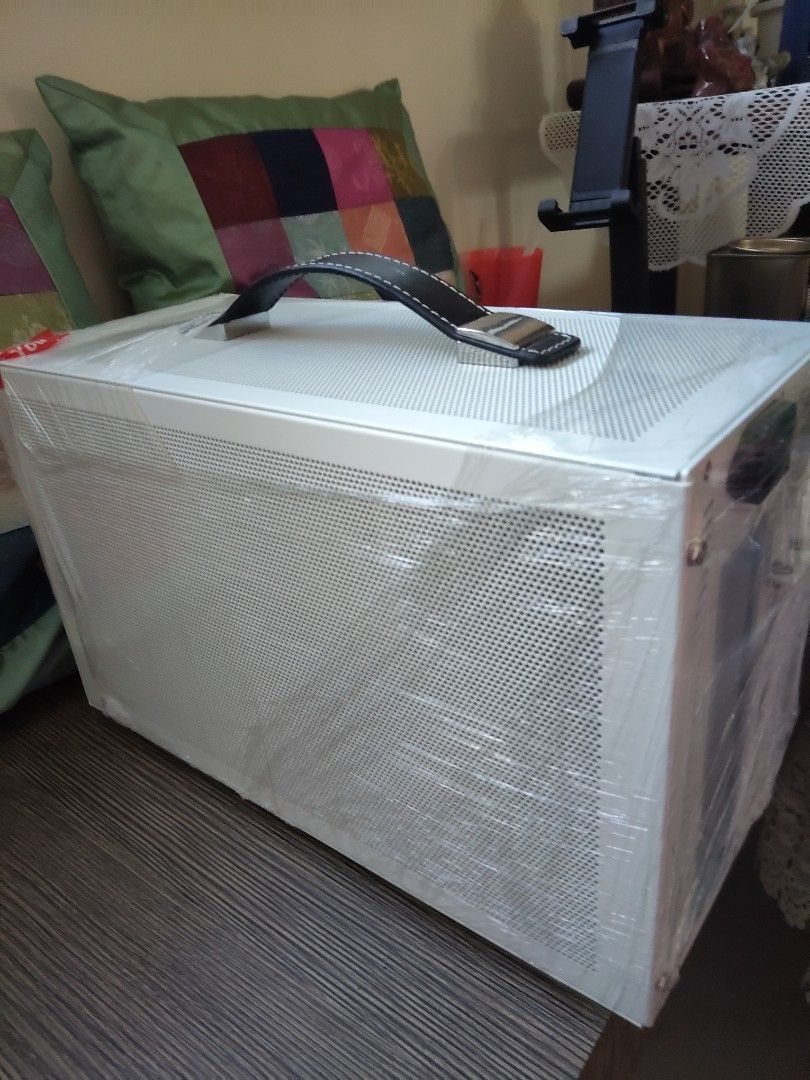 Computer case (Category: Desktops) located in Singapore. Submitted by 667775 (Listing ID 1411698479, Image 1). Description: nice computer case mATX or egpu mesh.