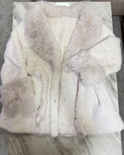 (Category: ) located in . Submitted by thriftshopbynour (Listing ID 1411709616, Image 1). Description: .