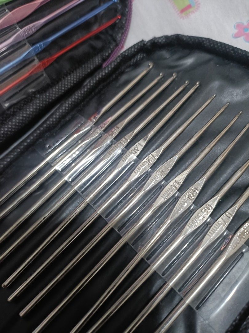 Crochet Hook Set with Case (Category: Craft Supplies & Tools) located in Bansud. Submitted by shujieyonu (Listing ID 1411709155, Image 2). Description: Crochet hooks, generic, no brand, good for beginners. Never used, nakastuck lang sa bahay medyo maalikabok na. Sizes go from 0.60mm up to 6.5mm. Mode of Delivery: Jnt Mode of Payment: Gcash, strictly payment first basis 😁.