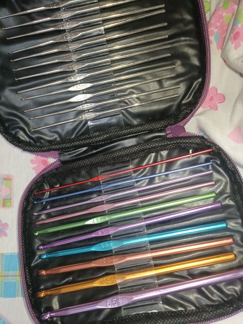 Crochet Hook Set with Case (Category: Craft Supplies & Tools) located in Bansud. Submitted by shujieyonu (Listing ID 1411709155, Image 1). Description: Crochet hooks, generic, no brand, good for beginners. Never used, nakastuck lang sa bahay medyo maalikabok na. Sizes go from 0.60mm up to 6.5mm. Mode of Delivery: Jnt Mode of Payment: Gcash, strictly payment first basis 😁.