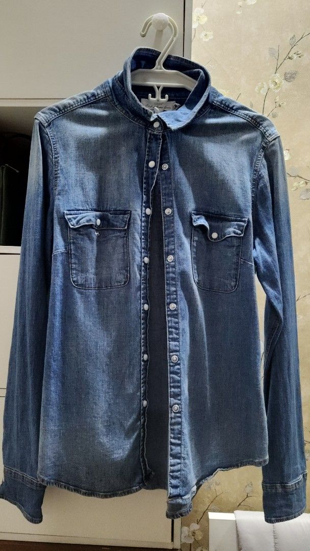 Denim Long Sleeve Shirt (Category: Tshirts & Polo Shirts ) located in Manila. Submitted by summerstyled (Listing ID 1411696158, Image 1). Description: small to medium size comfy fit slight ombre .