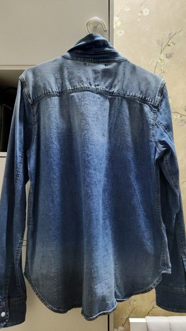 Denim Long Sleeve Shirt (Category: Tshirts & Polo Shirts ) located in Manila. Submitted by summerstyled (Listing ID 1411696158, Image 2). Description: small to medium size comfy fit slight ombre .