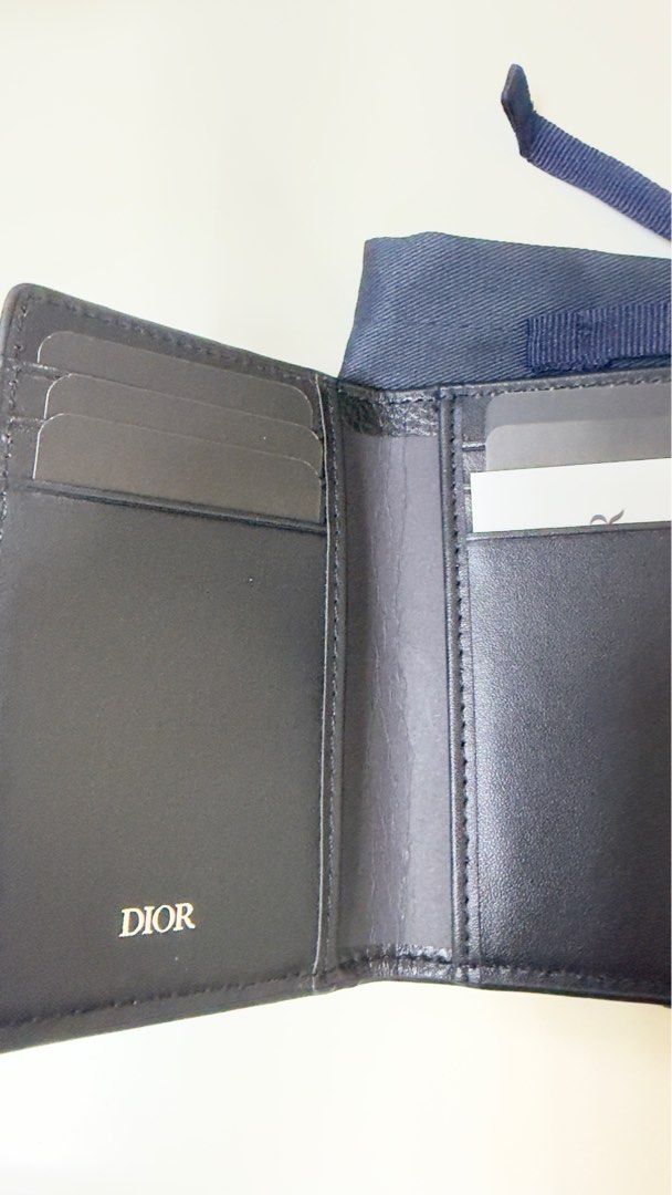 Dior GWP Cardholder (Category: Luxury Bags & Wallets) located in Dagupan City. Submitted by tehrehscloset (Listing ID 1411659906, Image 2). Description: - Dior logo detail - Multiple card slots - Bill compartment - Includes dust bag.