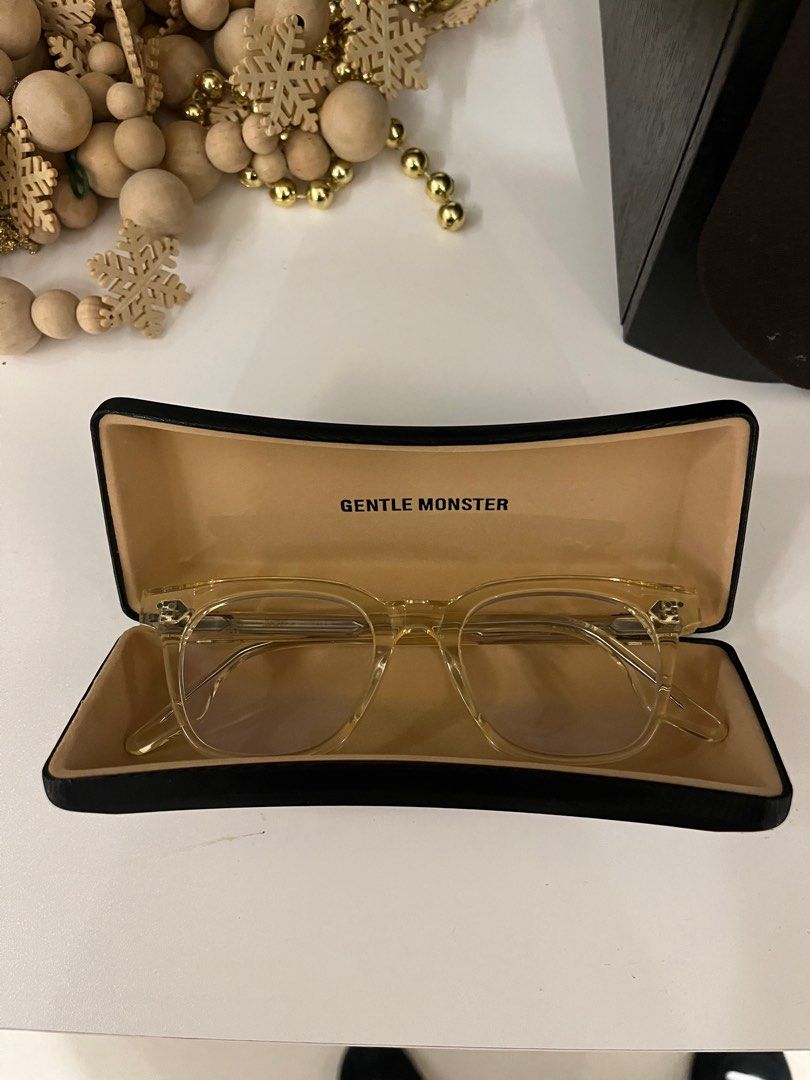 Gentle Monster Frame (Category: Sunglasses & Eyewear) located in Muntinlupa City. Submitted by angelo_0613 (Listing ID 1411745188, Image 2). Description: Gentle Monster Frame Authentic (Bought from powerplant mall) With Box, Hard case and Inclusions No issues with proof of receipt can send more pics 10,500 negotiable.