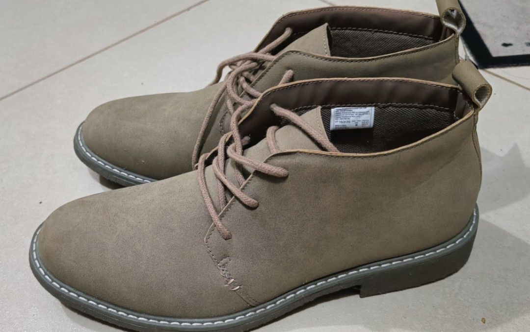 HB Comfort Plus Chukka Boots - Size 8 (Category: Boots) located in Manila. Submitted by keith_ul (Listing ID 1411732651, Image 2). Description: - HB Comfort Plus chukka boots - Size: 8 - Color: Light brown - Design: Lace-up - Sole: Dark brown with white stitching - Condition: Brand new - Original price tag attached: ₱2,250.00.