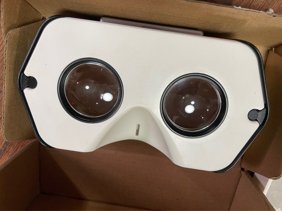 I AM Cardboard dscvr VR Headset (Category: Virtual Reality) located in Manila. Submitted by iamspicy (Listing ID 1411658566, Image 3). Description: Buy at least 2 items to get discount. Payment first. Shipping fee shouldered by Buyer. No meetups. - Compatible with most iOS and Android smartphones (4-6 inch displays). - Features a spring-loaded, extending chassis. - Equipped with 34mm lenses. - Includes conductive input for interaction. - Comes wi