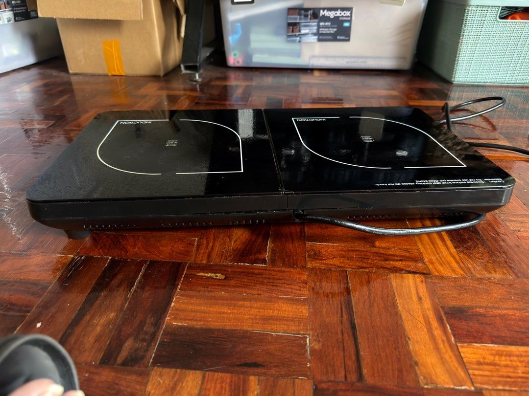 Imarflex Double Induction Cooker (Category: Cookers) located in Quezon City. Submitted by lexieshuu162243 (Listing ID 1411673611, Image 3). Description: - Imarflex double induction cooker - Two cooking zones - Individual temperature and power controls - Timer function - Sleek black surface with white markings - User-friendly control panel Issue: left induction not working.