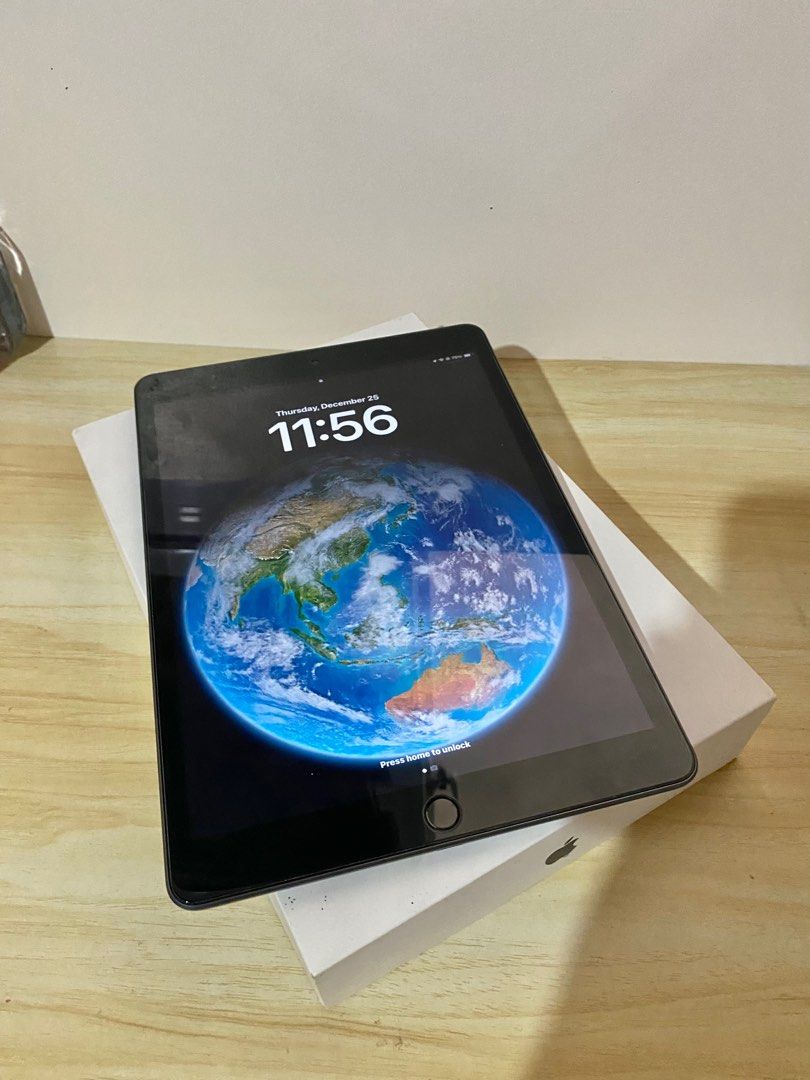 iPad 7th Gen 128 GB (Category: iPad) located in Balaoan. Submitted by marjurielo43952 (Listing ID 1411643639, Image 1). Description: Apple iPad 10.2″ (7th Gen, Wi-Fi) ❌ NO SWAP — FOR SALE ONLY Details: * Color: Black * Storage: 128GB * Touch ID: Working perfectly Condition: * 100% original * No issues * No scratches * Looks like new Inclusions: * 1 casing * Adapter * Original box Reason for Selling: Upgrading to a bigger storage space Ideal for: 