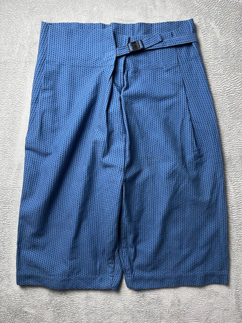 Issey miyake Me - Cropped Belted Trouser (Category: Shorts) located in Makati City. Submitted by _m3tamorphosis (Listing ID 1411699716, Image 2). Description: Issey miyake Me - Cropped Belted Trouser Condition: 9/10 Waist: 30 Length: 27.2 Frontrise: 17 Leg opening: 11 2489 + SF makati area courier j&t delivery lalamove.