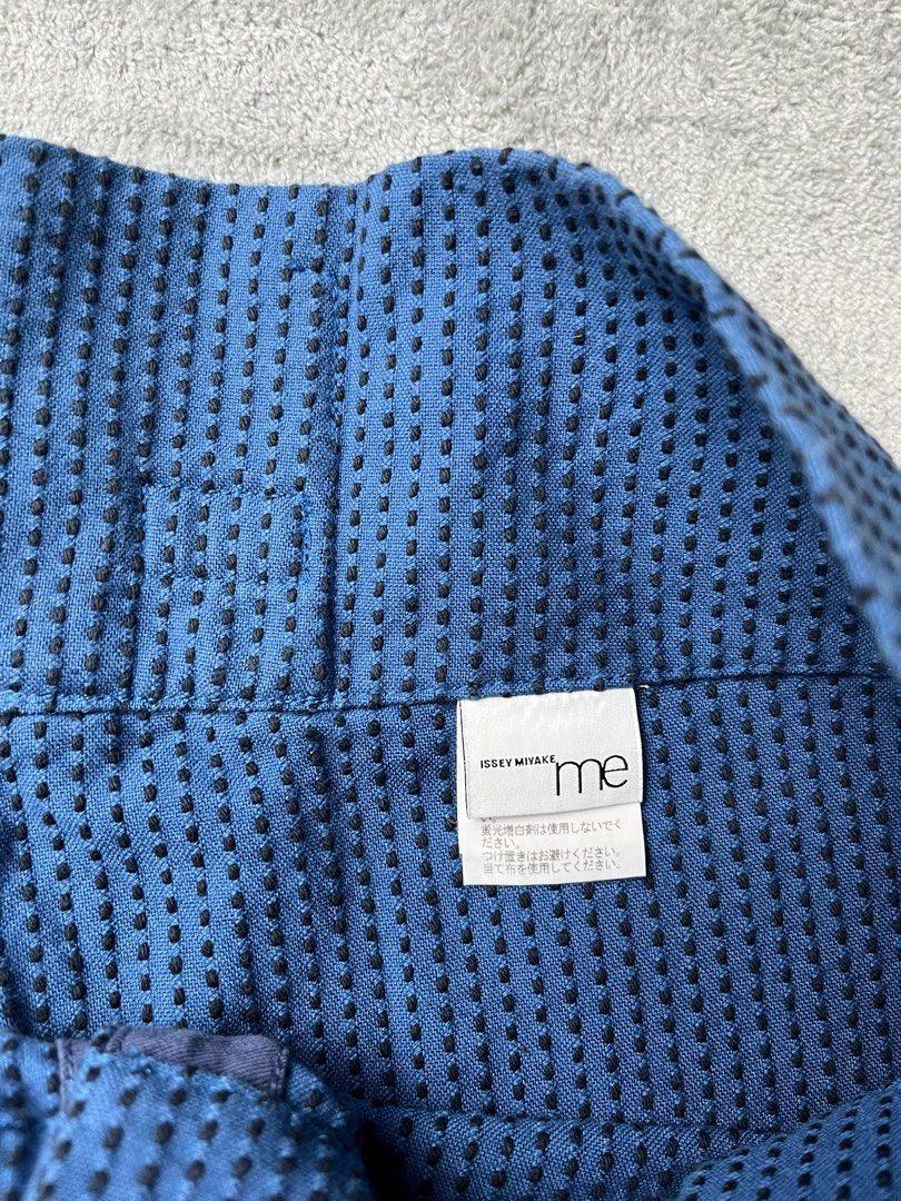 Issey miyake Me - Cropped Belted Trouser (Category: Shorts) located in Makati City. Submitted by _m3tamorphosis (Listing ID 1411699716, Image 3). Description: Issey miyake Me - Cropped Belted Trouser Condition: 9/10 Waist: 30 Length: 27.2 Frontrise: 17 Leg opening: 11 2489 + SF makati area courier j&t delivery lalamove.