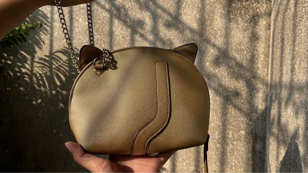 Kate Spade Cat Crossbody Bag (Category: Luxury Bags & Wallets) located in Manila. Submitted by sp734 (Listing ID 1411737033, Image 2). Description: - Kate Spade cat crossbody bag - Unique cat design - Gold-tone chain strap - Zip closure - Interior slip pocket - Gold-tone exterior with cat face details - Retail price: $108.