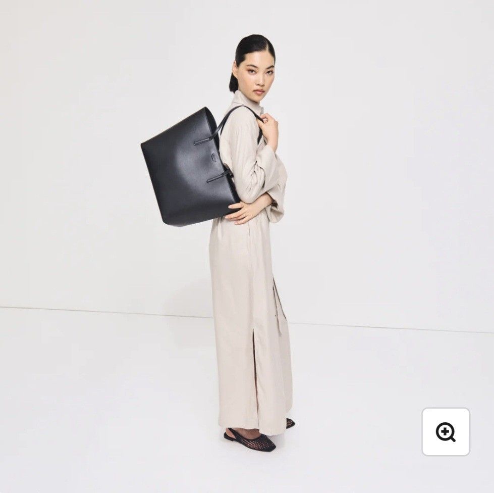Lawful London Sienna bag (Category: Shoulder Bags) located in Mandaluyong City. Submitted by coolcloset (Listing ID 1411751238, Image 3). Description: good condition.