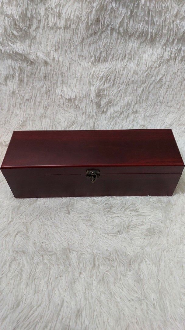 Luxury Wine Accessory Gift Set (Category: Other Kitchenware & Tableware) located in Binan City. Submitted by sakuratreasuresph (Listing ID 1411723685, Image 2). Description: Elevate every wine moment with this Luxury Wine Accessory Gift Set, crafted for true connoisseurs 🍷 Housed in a sleek wooden box with rich satin lining, this elegant set includes essential tools for effortless opening, precise pouring, and refined enjoyment. Perfect for cele
