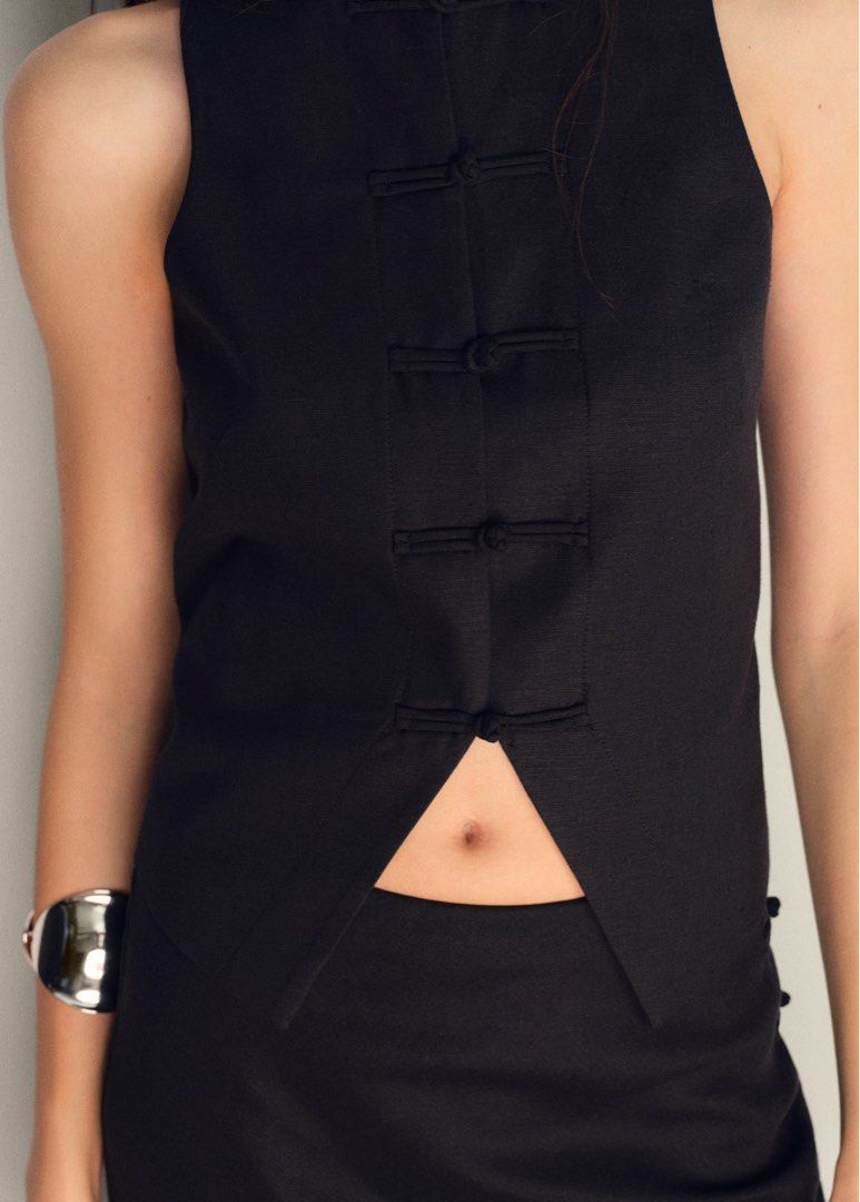 Mango Linen-Blend Suit Waistcoat (Black) (Category: Sleeveless) located in Quezon City. Submitted by treasurededit (Listing ID 1411635788, Image 3). Description: Bought for 2,995 Used once Fits true to size.