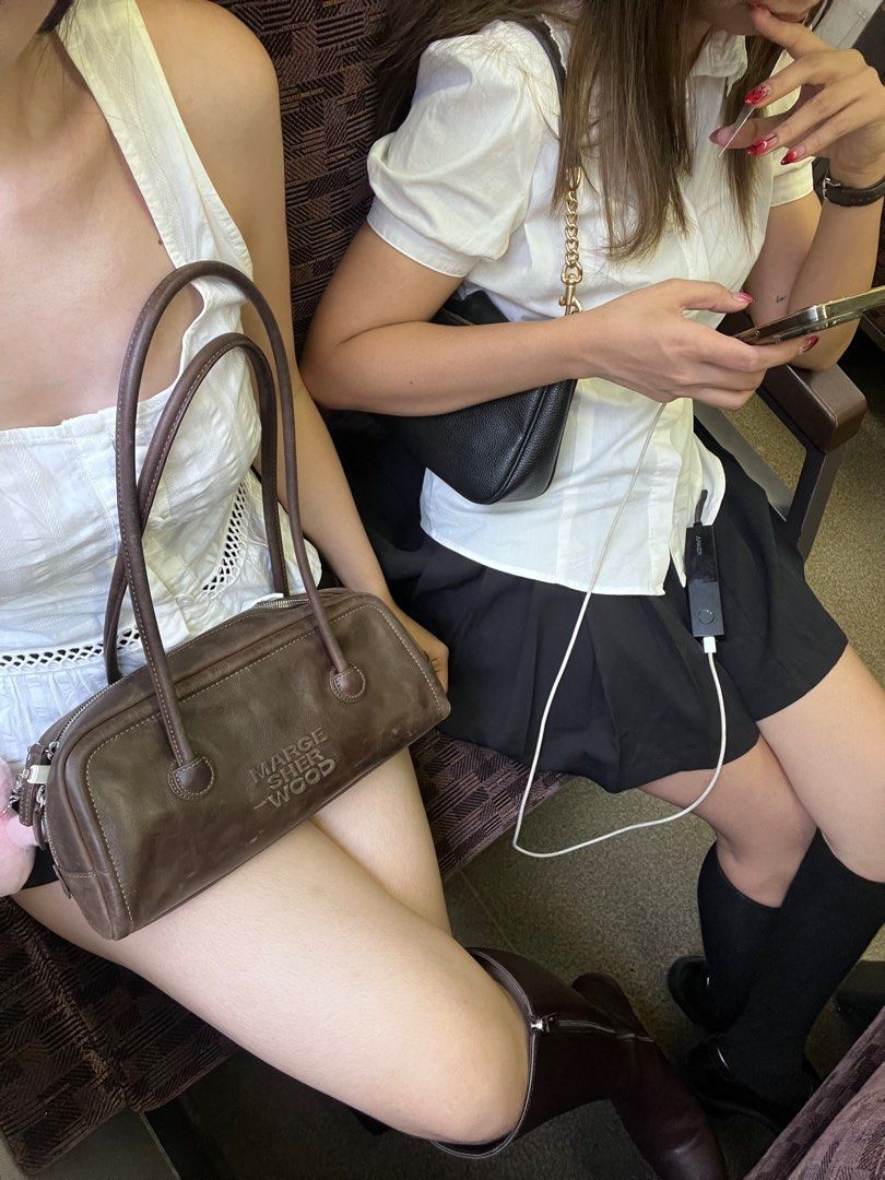 Margesherwood Soft Boston Bag (Category: Luxury Bags & Wallets) located in Quezon City. Submitted by rialynbcg (Listing ID 1411683138, Image 2). Description: Used for my travel abroad Comes with dustbag only Looks darker in person.
