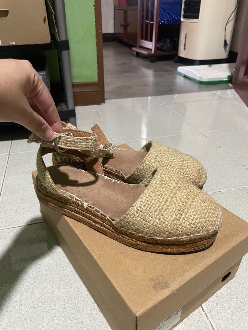 Marikina-made Woven Wedge Espadrilles (Category: Flats & Sandals) located in Las Pinas. Submitted by bmtl_ (Listing ID 1411692222, Image 2). Description: - Espadrille sandals - Wedge/Platform type - Woven design - Ankle strap - Brown soles - Size 8 RFS: Decluttering. USED ONLY ONCE. .