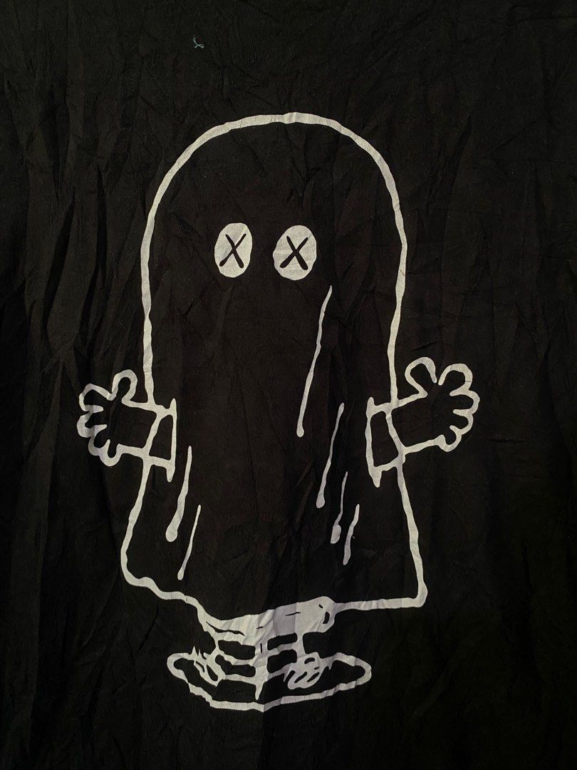 Peanut x Kaws By Uniqlo (Category: Activewear) located in Mexico. Submitted by iseemiyakee. (Listing ID 1411654489, Image 2). Description: Size Medium 21 w x 27 l no issue excellent condition .
