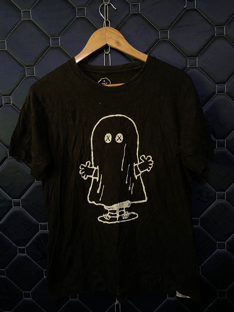 Peanut x Kaws By Uniqlo (Category: Activewear) located in Mexico. Submitted by iseemiyakee. (Listing ID 1411654489, Image 1). Description: Size Medium 21 w x 27 l no issue excellent condition .