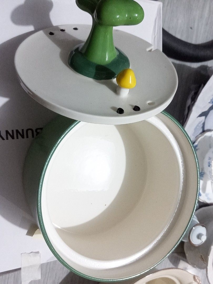 Pet cat automatic water feeder (Category: Homes & Other Pet Accessories) located in Cavite. Submitted by hammy18 (Listing ID 1411730267, Image 3). Description: pet cat water feeder ceramic walang pump.