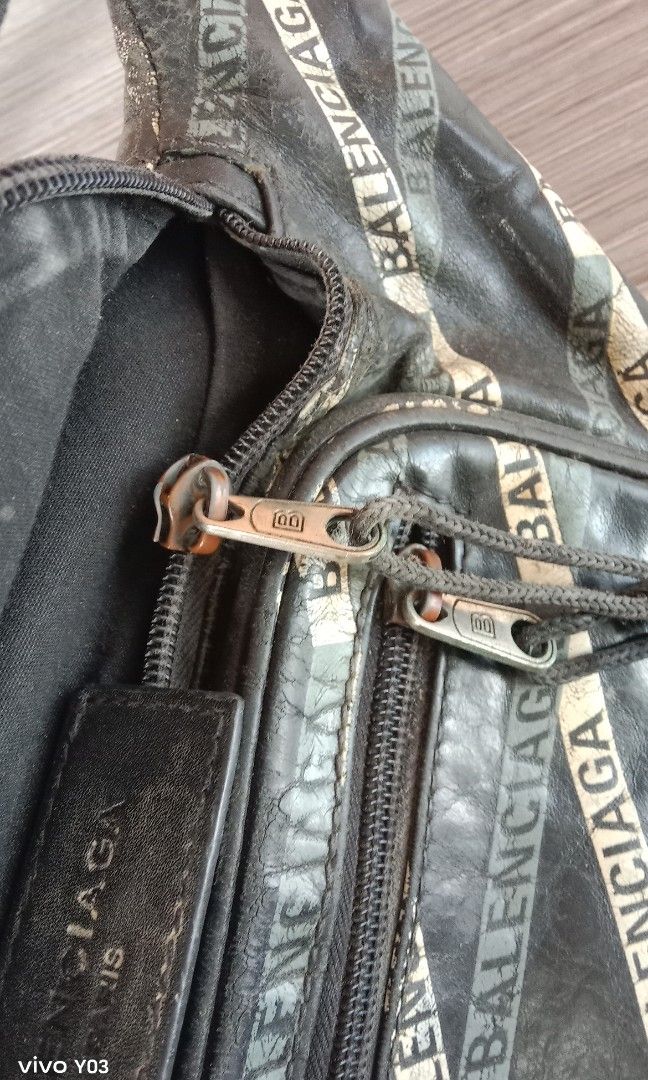 Preloved Balenciaga beltbag (Category: Luxury Bags & Wallets) located in Cabuyao City. Submitted by selections888 (Listing ID 1411755727, Image 3). Description: from Japan supplier sale as is with serial/code for unisex.