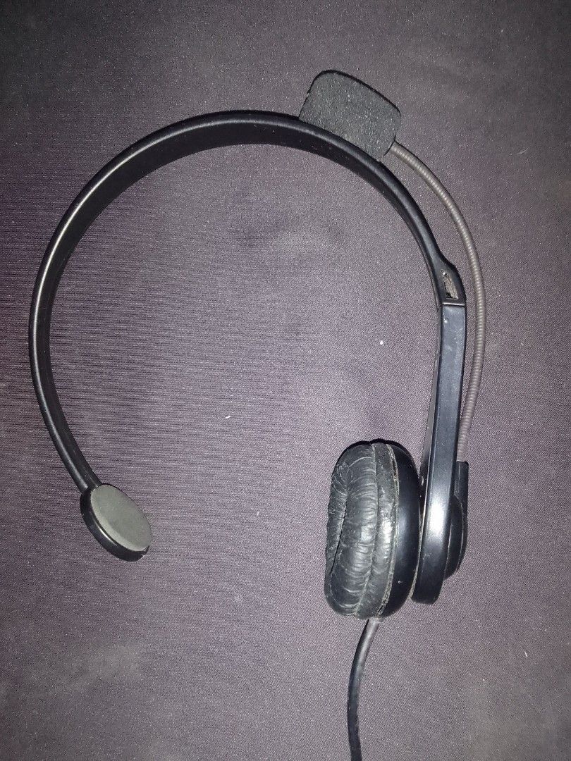 PS3 Official Liscensed Playstation Chat Headset 11ft (Category: Headphones & Headsets) located in Baguio. Submitted by eskimoprime (Listing ID 1411721090, Image 3). Description: Notes: - Only used a few times - No box - 11ft cable - Tested and working - Purchased in the U.S. - Feel free to pm for more pics.
