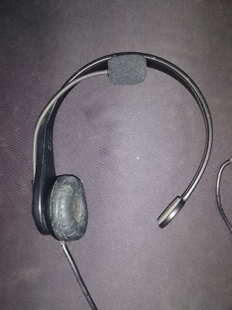 PS3 Official Liscensed Playstation Chat Headset 11ft (Category: Headphones & Headsets) located in Baguio. Submitted by eskimoprime (Listing ID 1411721090, Image 2). Description: Notes: - Only used a few times - No box - 11ft cable - Tested and working - Purchased in the U.S. - Feel free to pm for more pics.