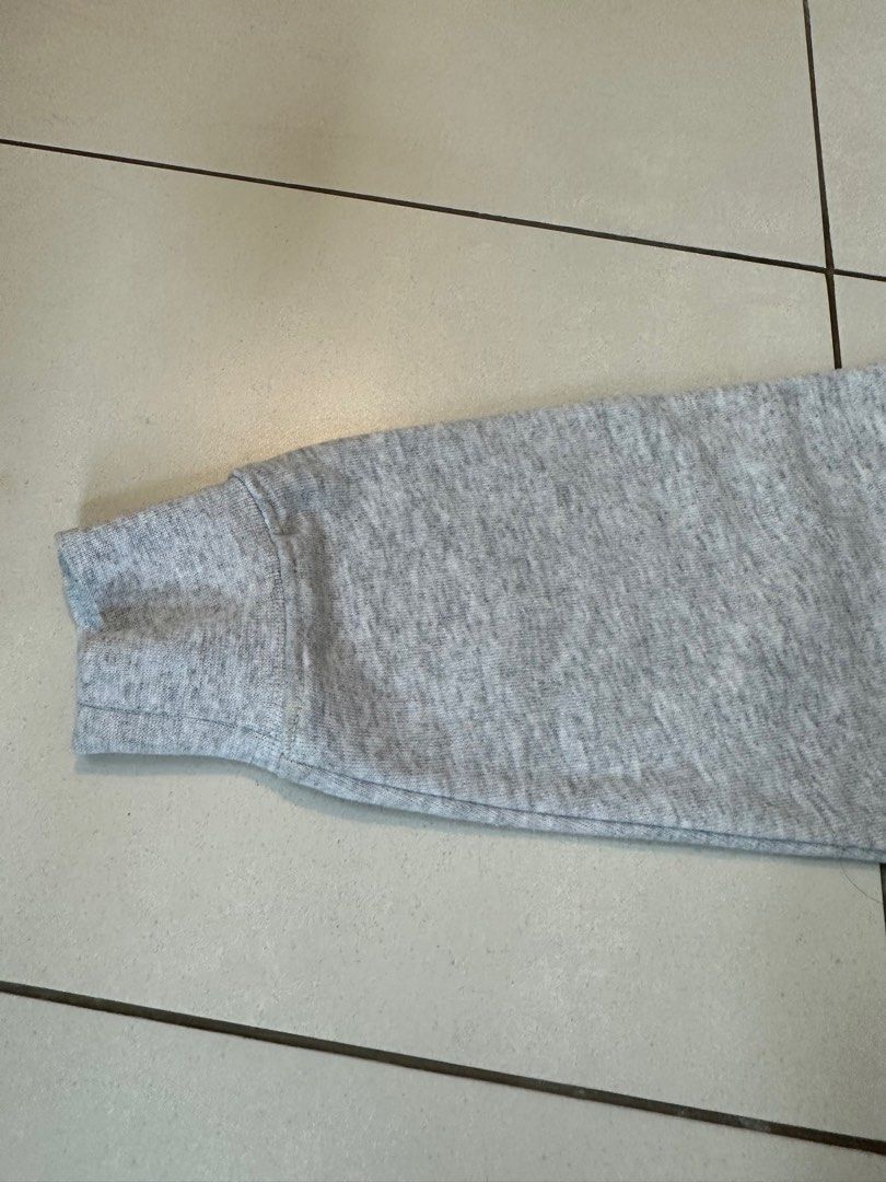 Pull & Bear HAGERSTOWN SCHOOL Sweatshirt (Category: Hoodies) located in Quezon City. Submitted by sofiasellsstuff (Listing ID 1411640113, Image 3). Description: MENS XS.