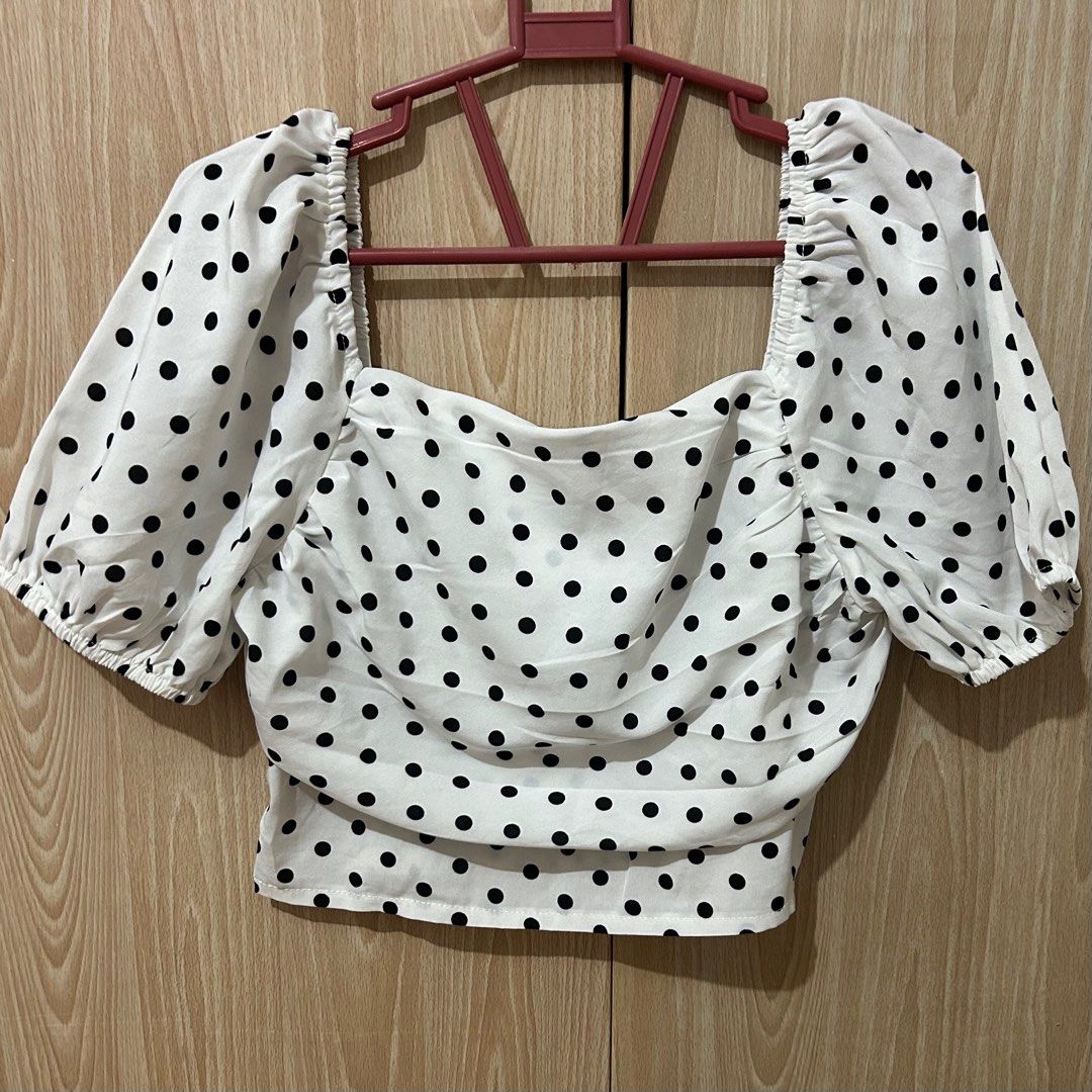SHEIN Polka Dot Puff Sleeve Crop Top (Category: Blouses) located in Cebu City. Submitted by ibyang_blgn (Listing ID 1411724088, Image 1). Description: - White crop top - Black polka dots - Puff sleeves - Square neckline - Smocked back - Size: S - Made in China.
