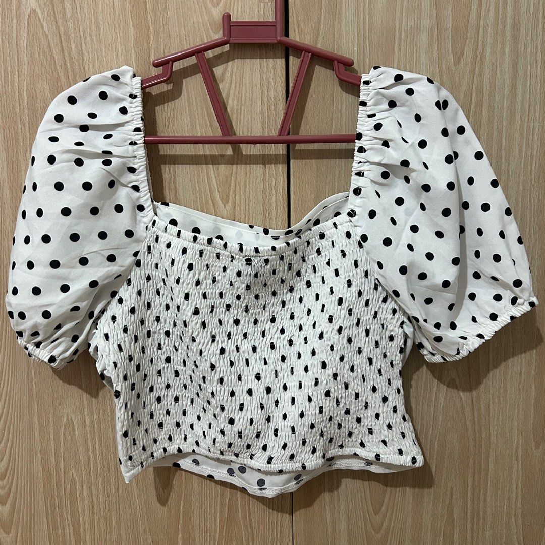 SHEIN Polka Dot Puff Sleeve Crop Top (Category: Blouses) located in Cebu City. Submitted by ibyang_blgn (Listing ID 1411724088, Image 2). Description: - White crop top - Black polka dots - Puff sleeves - Square neckline - Smocked back - Size: S - Made in China.