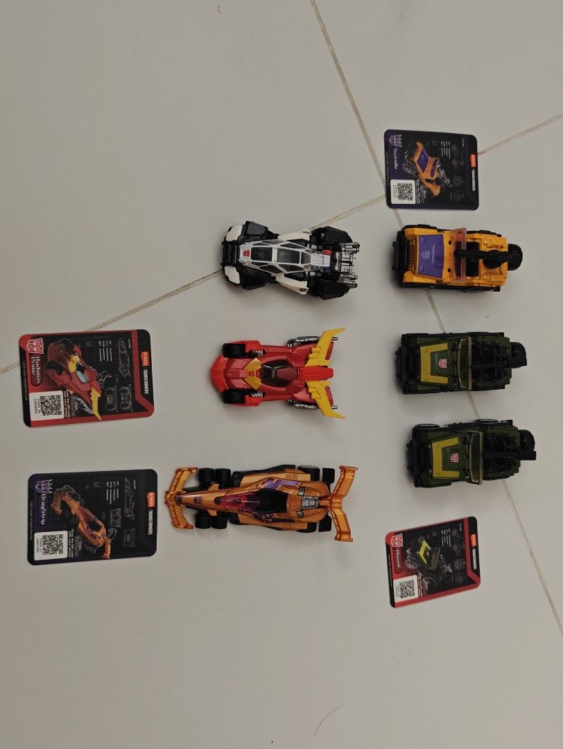 Transformers Tiny Titans - Various Models (Category: Vehicle & Diecast Models) located in Singapore. Submitted by dayue (Listing ID 1411640924, Image 3). Description: - Transformers Tiny Titans figures collection - Includes various models - Comes with corresponding cards - Ideal for Transformers fans and collectors.
