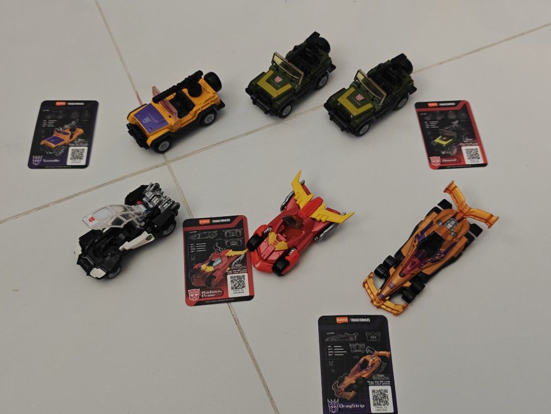 Transformers Tiny Titans - Various Models (Category: Vehicle & Diecast Models) located in Singapore. Submitted by dayue (Listing ID 1411640924, Image 1). Description: - Transformers Tiny Titans figures collection - Includes various models - Comes with corresponding cards - Ideal for Transformers fans and collectors.