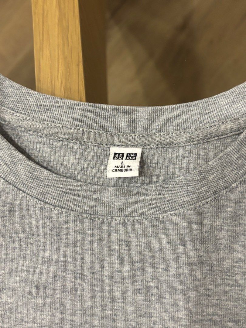 Uniqlo Gray T-shirt (Category: Shirts) located in Caloocan City. Submitted by skie_ (Listing ID 1411758229, Image 2). Description: .