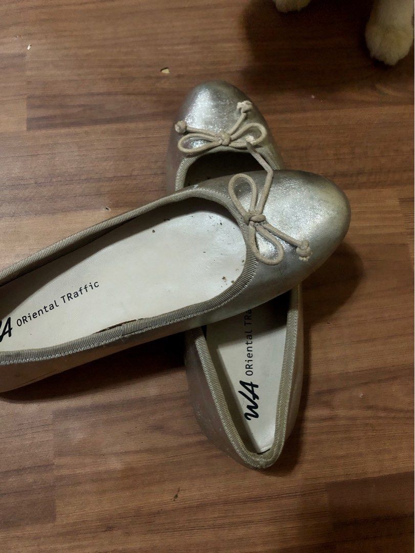 WA Oriental Traffic Silver Ballet Flats (Category: Flats & Sandals) located in Manila. Submitted by msesoteric (Listing ID 1411706923, Image 2). Description: silver ballet flats bow detail metallic finish comfy brand: WA Oriental Traffic rfs: too small for me condition: 7/10, just needs to be washed :) delivery: care of buyer (lalamove) (third photo for inspo, not an actual ww).