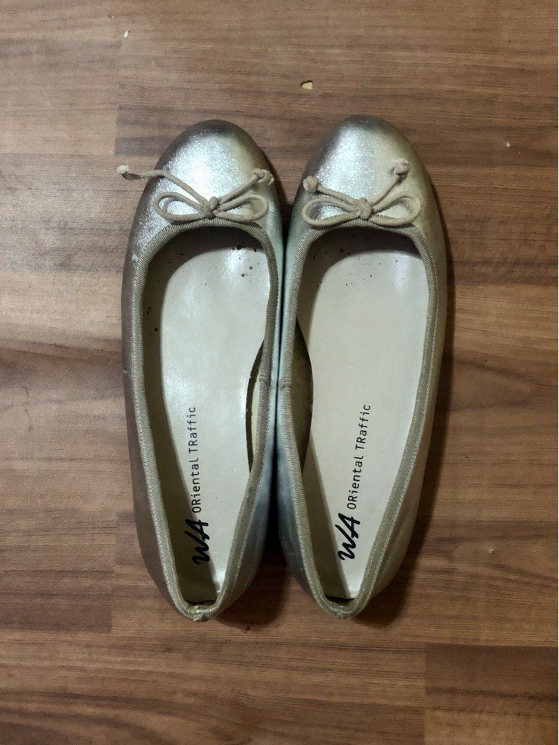 WA Oriental Traffic Silver Ballet Flats (Category: Flats & Sandals) located in Manila. Submitted by msesoteric (Listing ID 1411706923, Image 1). Description: silver ballet flats bow detail metallic finish comfy brand: WA Oriental Traffic rfs: too small for me condition: 7/10, just needs to be washed :) delivery: care of buyer (lalamove) (third photo for inspo, not an actual ww).