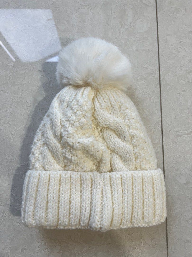 Winter Hat (Category: Coats, Jackets and Outerwear) located in Singapore. Submitted by trianglesun (Listing ID 1411711899, Image 1). Description: Wore once on a winter trip. Still in good condition. Has additional warmer lining that kept me warm. Not for fussy buyer..