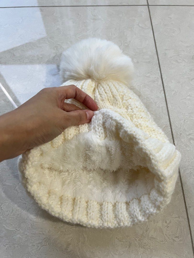Winter Hat (Category: Coats, Jackets and Outerwear) located in Singapore. Submitted by trianglesun (Listing ID 1411711899, Image 2). Description: Wore once on a winter trip. Still in good condition. Has additional warmer lining that kept me warm. Not for fussy buyer..