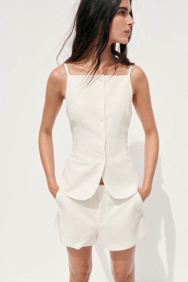 Zara Linen Waistcoat (White) (Category: Sleeveless) located in Quezon City. Submitted by treasurededit (Listing ID 1411636551, Image 1). Description: Bought for 2,395 Used once Fits true to size.