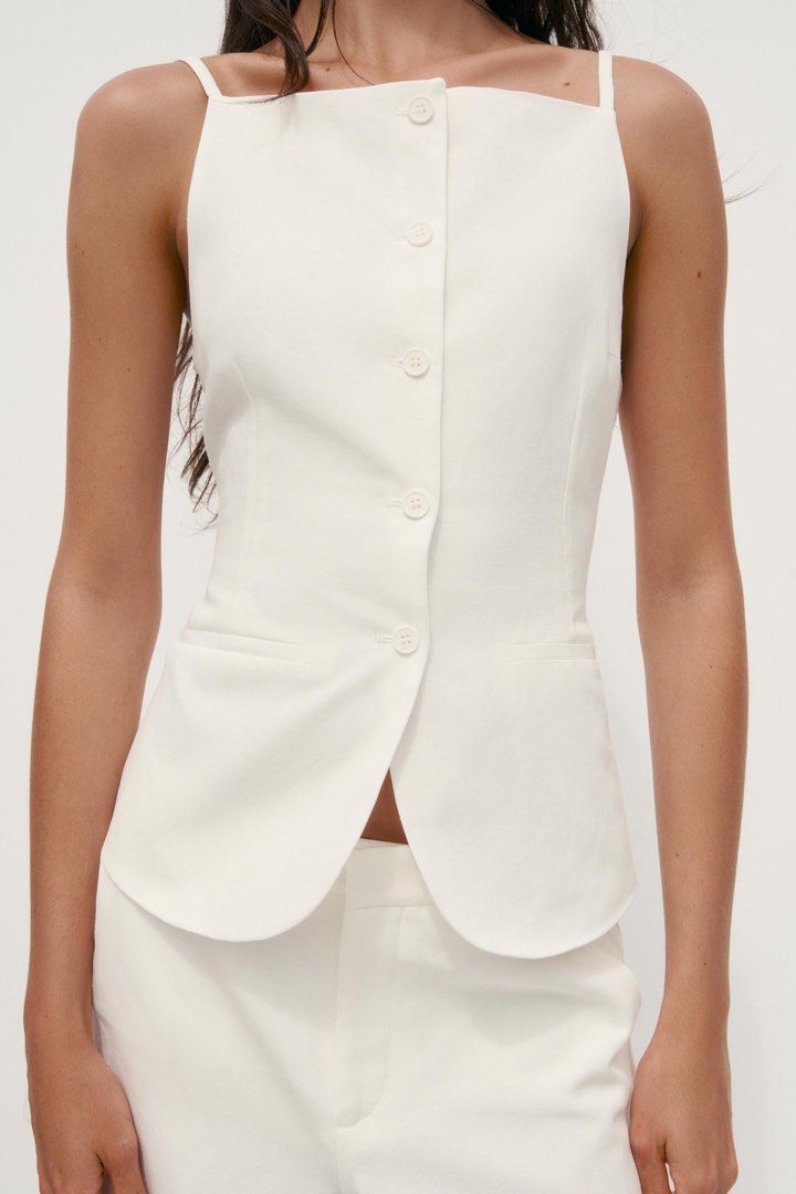 Zara Linen Waistcoat (White) (Category: Sleeveless) located in Quezon City. Submitted by treasurededit (Listing ID 1411636551, Image 3). Description: Bought for 2,395 Used once Fits true to size.