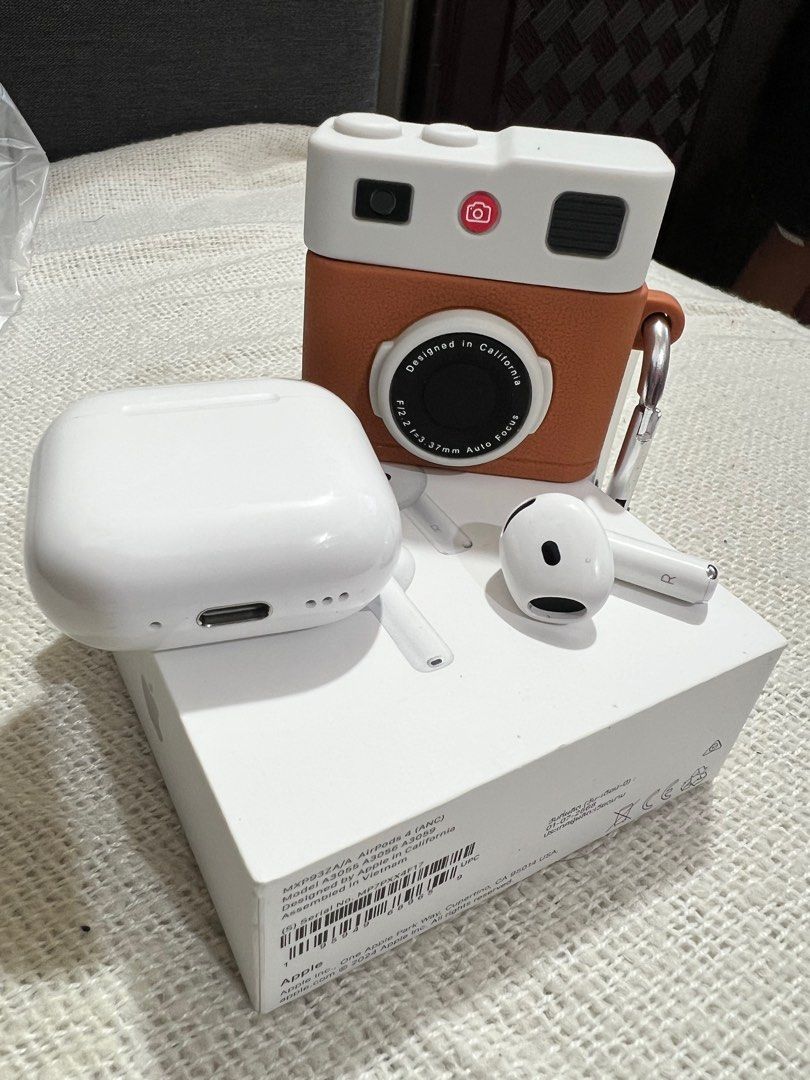 Airpods 4 (ANC) Right + charging case (Category: Earphones) located in Manila. Submitted by boldwolf-cd3679 (Listing ID 1411782172, Image 1). Description: Almost like new. Airpods 4 ANC right+charging case Rfs: Lost Left airpods PM for sure buyers. .