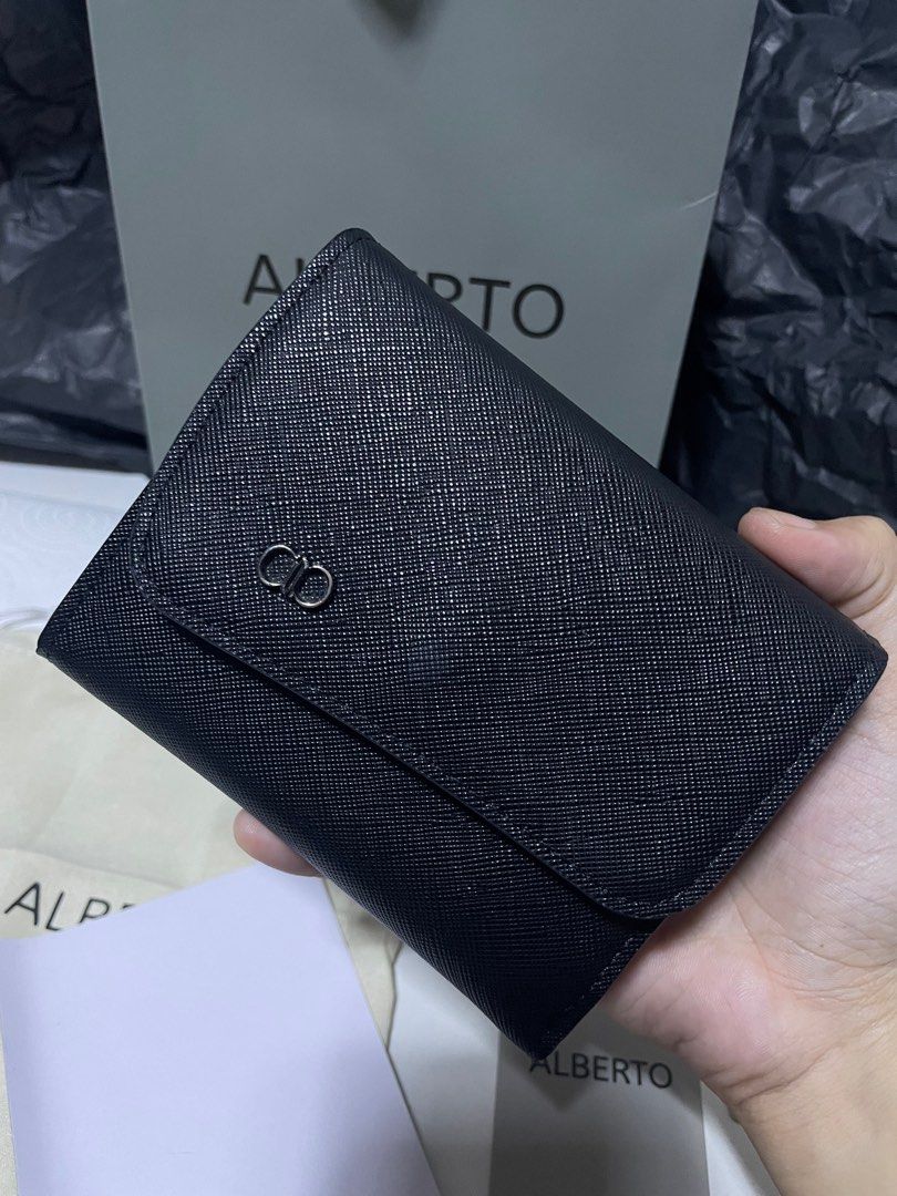 Alberto Unisex Black Wallet (Category: Luxury Bags & Wallets) located in Manila. Submitted by yanggggggie (Listing ID 1411796958, Image 2). Description: - Like brand new - Used twice - With paperbag, tags - RFS: i received new gift wallet.