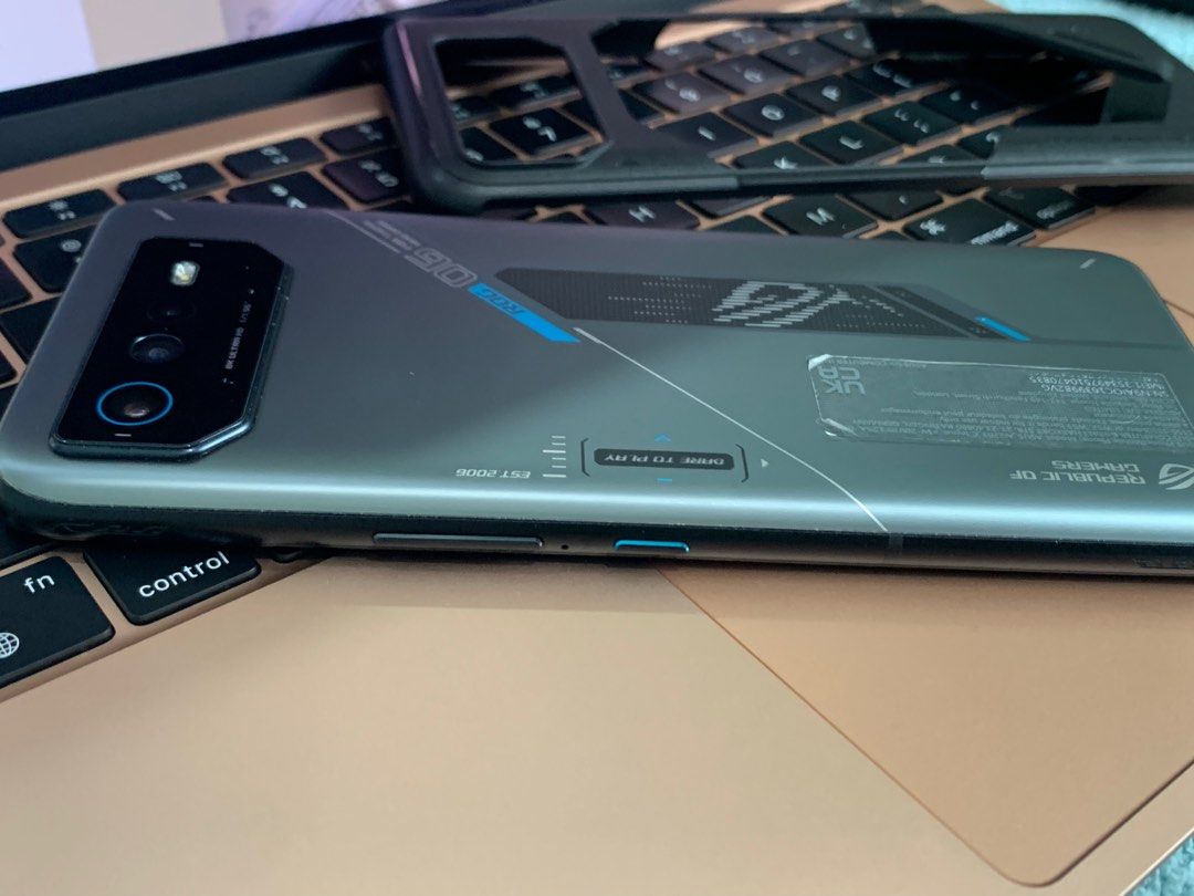 Asus ROG 6D 256GB 16gb ram (Category: Asus) located in San Juan City. Submitted by ph_gadgets_hub (Listing ID 1411849255, Image 3). Description: •Asus ROG Phone 6D •16gb ram •256gb rom •Global variant •Factory unlock •Original LCD dipa napabuksan •Original Battery dipa napalitan or boosted •All parts are Original, dipa na repair, no issue ₱19,500 Inclusion :📦 * Unit Asus ROG * type c to type c cable * 30W Power Adapter Fast Charger pass sa mga s