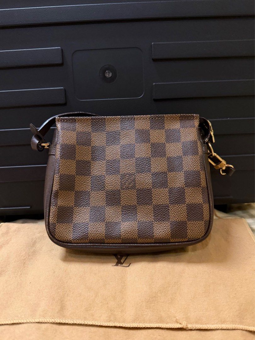Authentic Louis vuitton damier ebene trousse pochette (Category: Luxury Bags & Wallets) located in San Juan City. Submitted by tingv (Listing ID 1411842659, Image 1). Description: Lv trousse pochette damier ebene in very good condition .