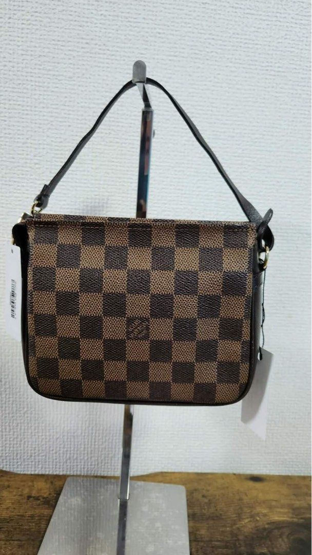 Authentic Louis vuitton damier ebene trousse pochette (Category: Luxury Bags & Wallets) located in San Juan City. Submitted by tingv (Listing ID 1411842659, Image 2). Description: Lv trousse pochette damier ebene in very good condition .