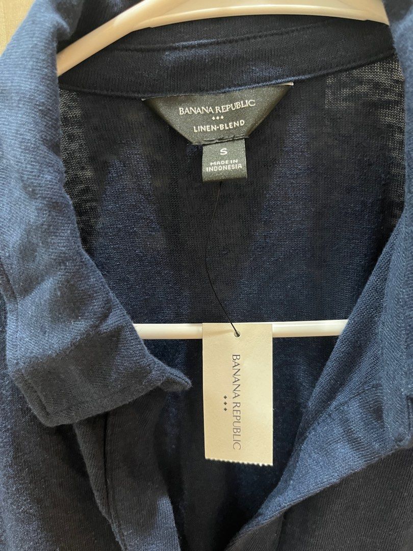 Banana Republic shirt (Category: Shirts) located in Quezon City. Submitted by katbee17 (Listing ID 1411901578, Image 2). Description: Last price posted Payment via Gcash Delivery via Lalamove (Metro Manila buyers preferred).